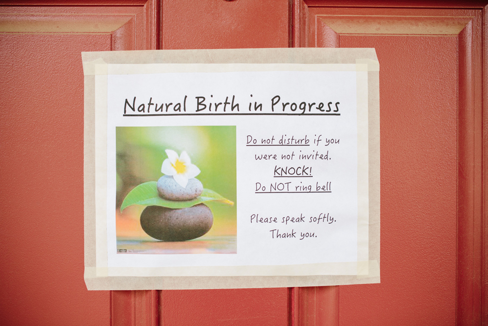 natural birth in progress sign